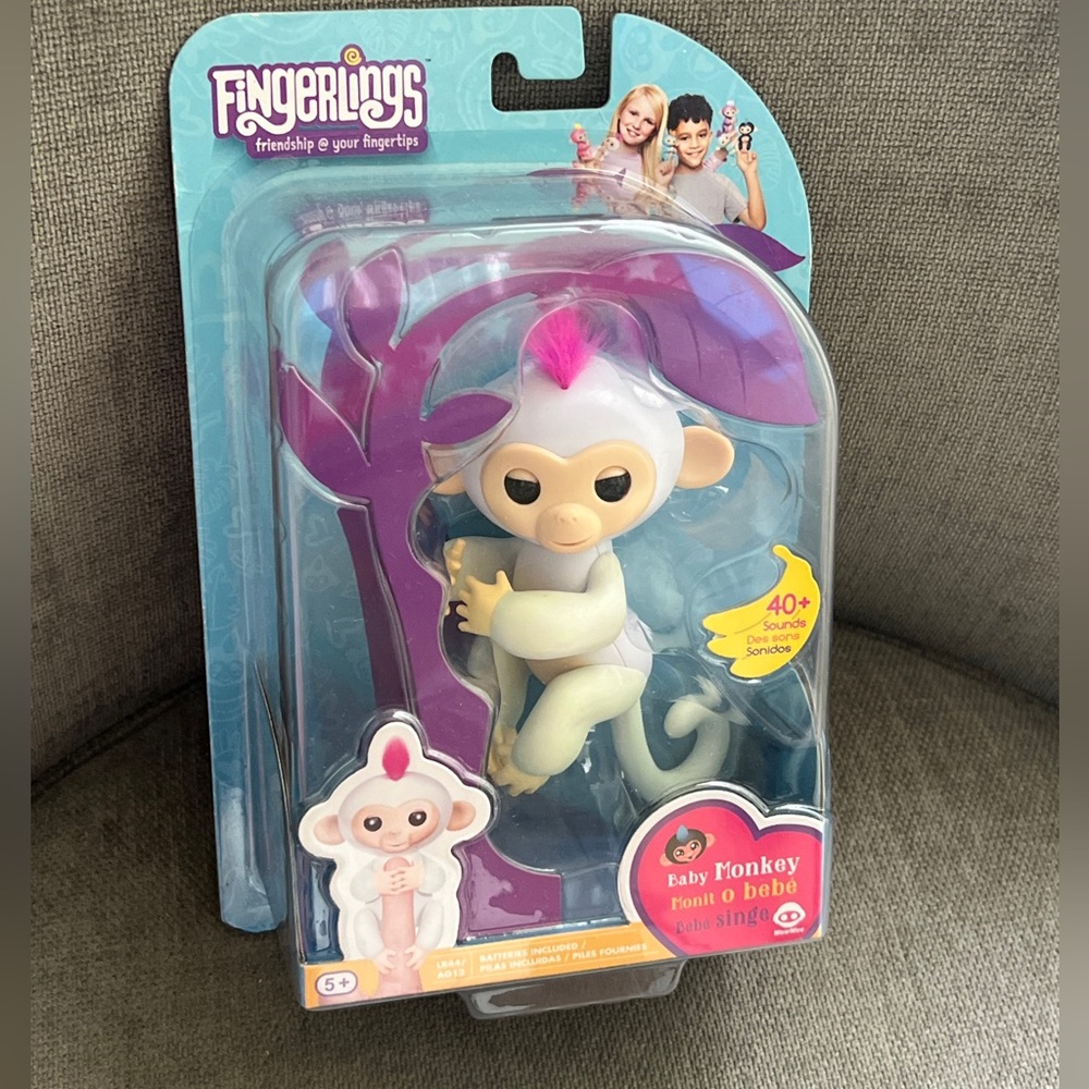 Fingerlings  White Sophie with pink hair NOTE COLOR VARIATION ON ARMS & legs NEW